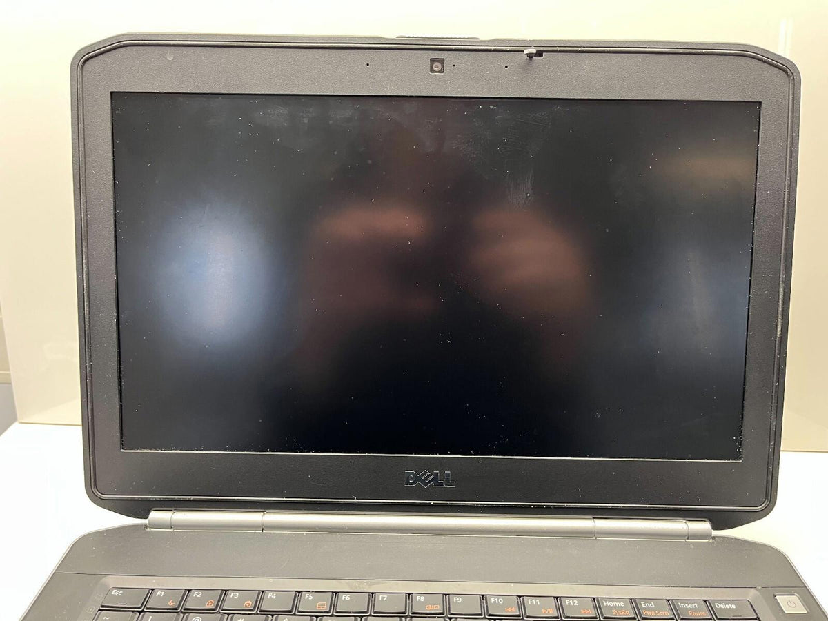 Dell Latitude E5420 i5-2410M @ 2,30 GHz 2 Go de RAM sans disque dur, écran défectueux