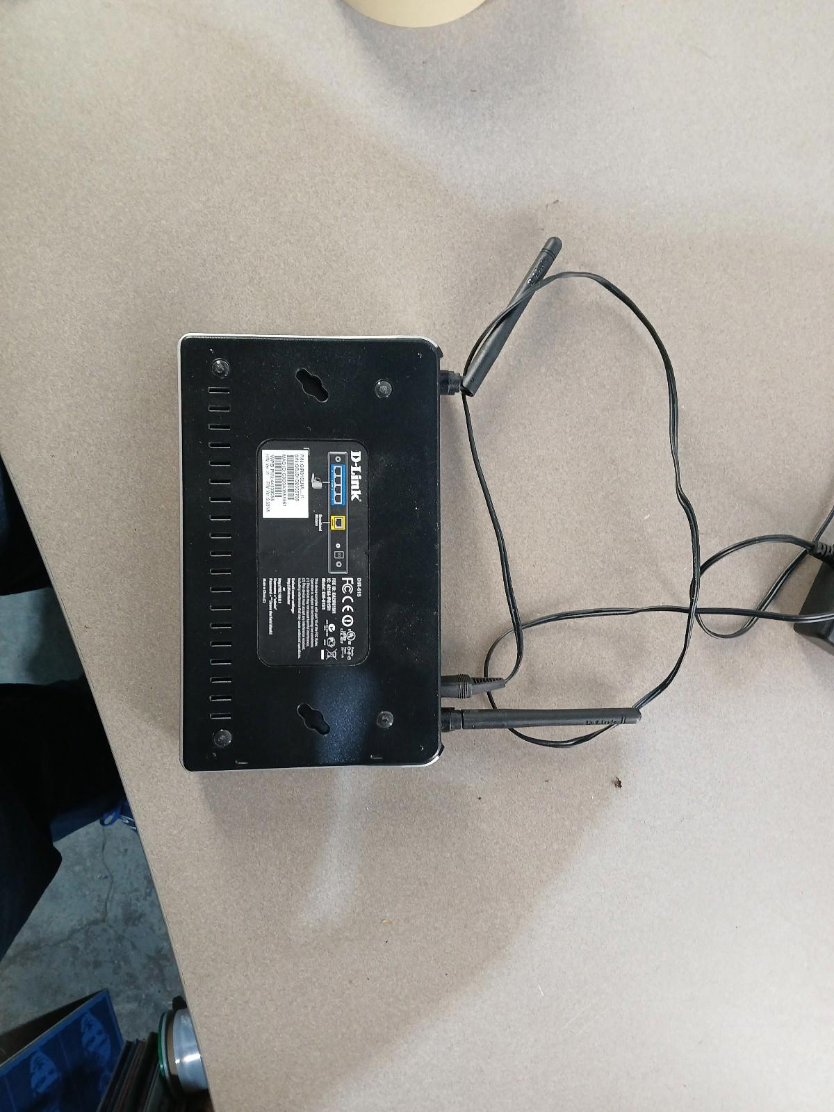 D-Link DIR-615-CS 300 Mbps 1-Port 10/100 Wireless N Router GOOD CONDITION