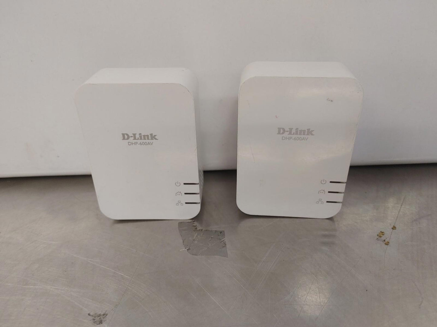 Good Conditon Lot of 2 D-Link DHP-600AV Powerline Gigabit Ethernet Adapters