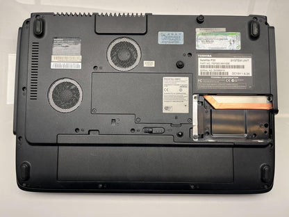 Toshiba Satellite P30 Retro Pentium 4 Laptop FOR PARTS