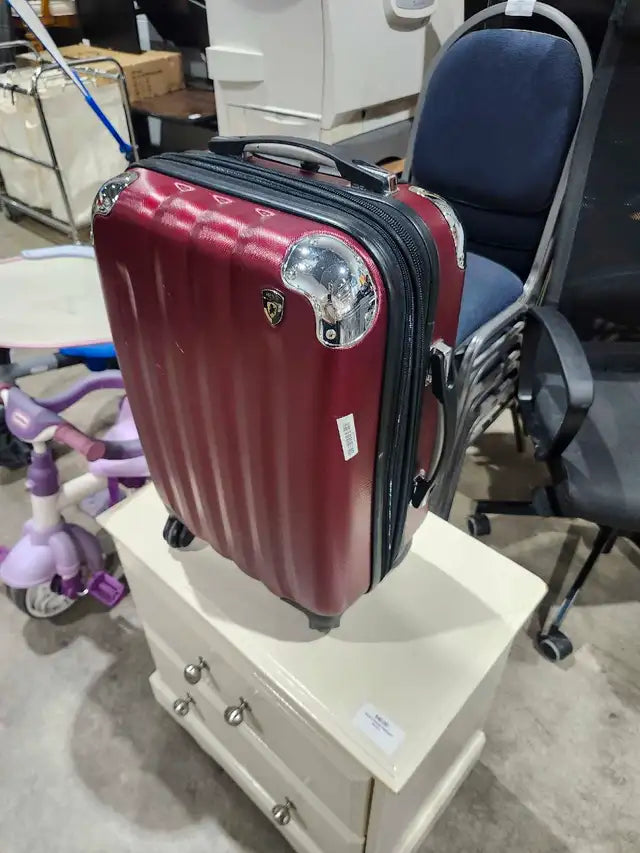 Hays - Hard Shell Spinner Carry-on Case