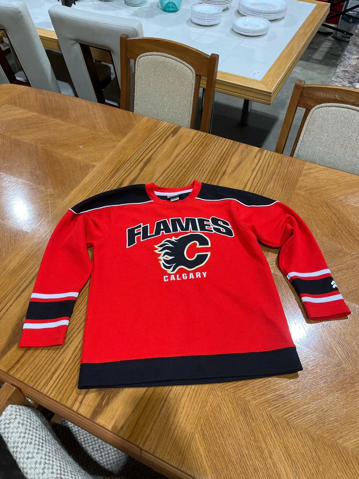 Calgary Flames Hockey sweatshirt Youth Size M