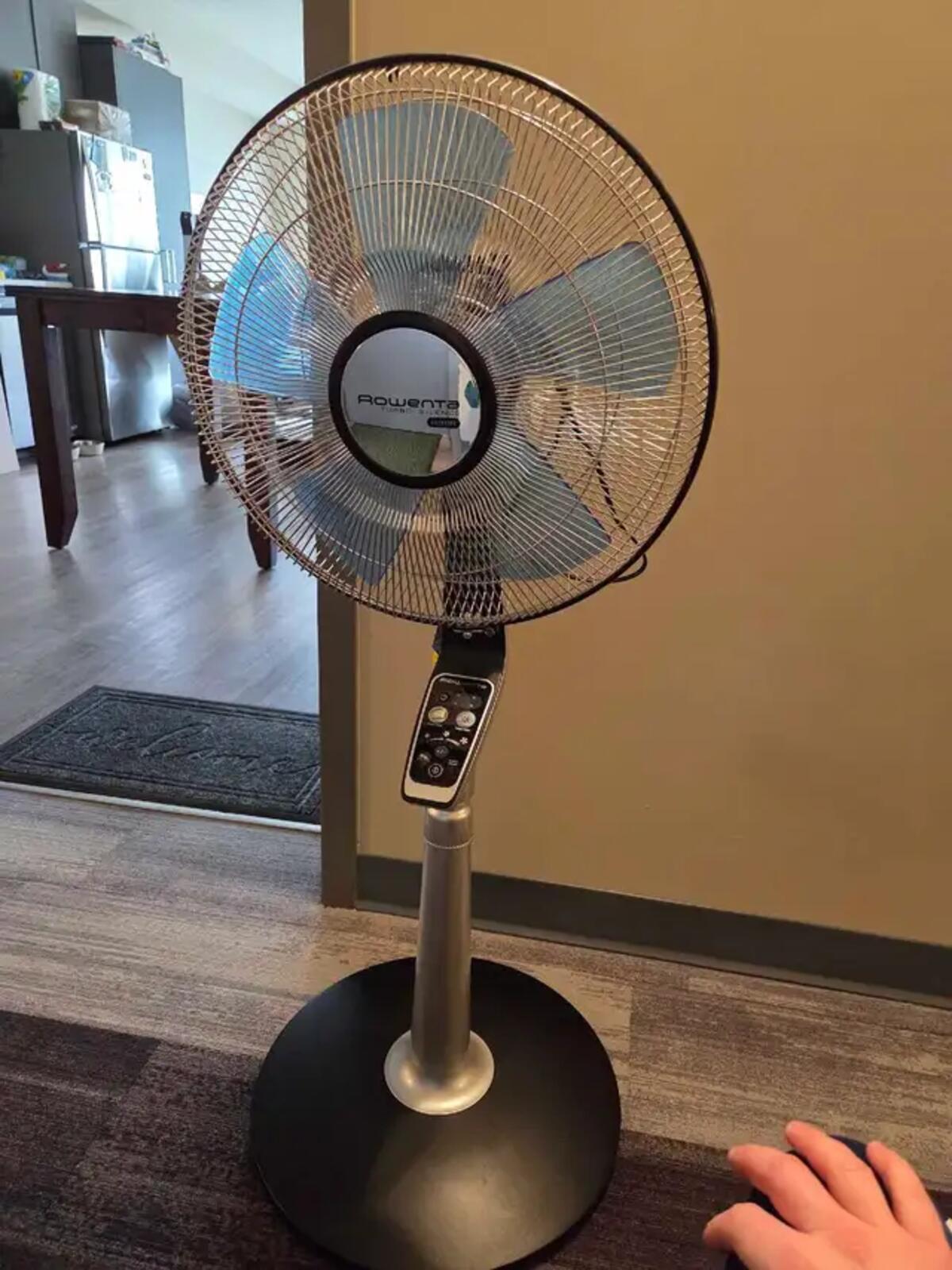 Rowenta Vu5670 Turbo Silence Stand Fan