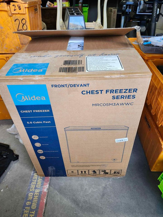 New! Midea 5-ft³ White Chest Freezer