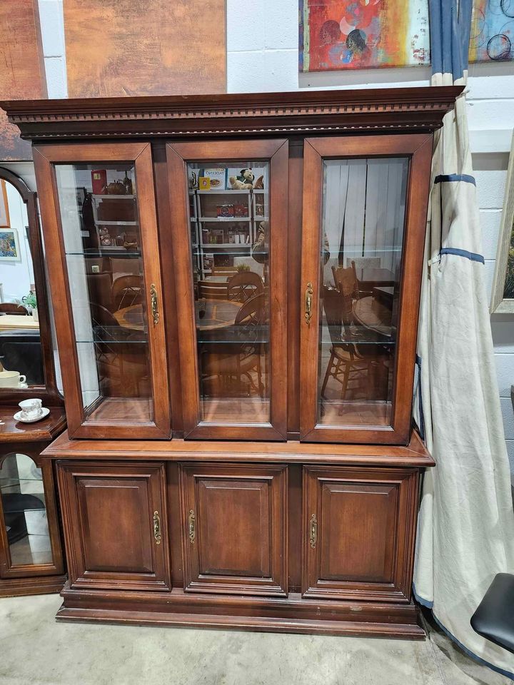 Imperial Furniture 2-Piece Mahogany Lighted China Cabinet/Hutch