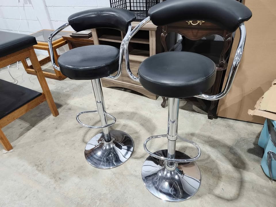 Black/Chrome Adjustable BarStools