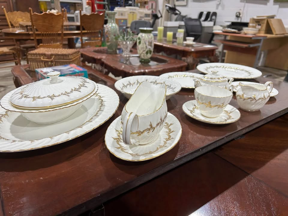 Foley Golden Regency Bone China Dinnerware Set