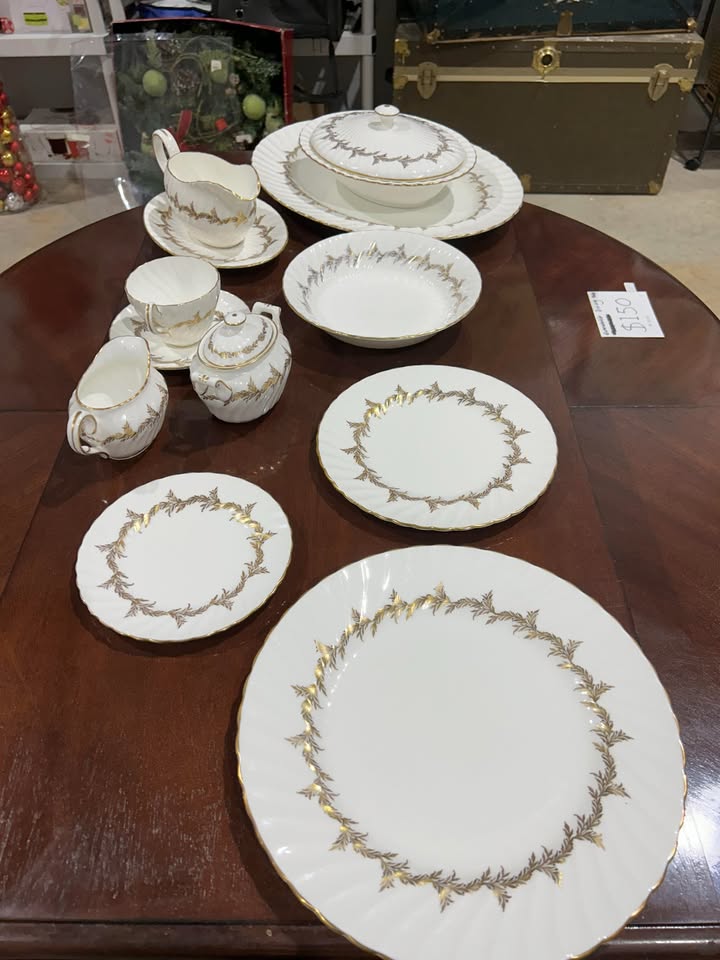 Foley Golden Regency Bone China Dinnerware Set