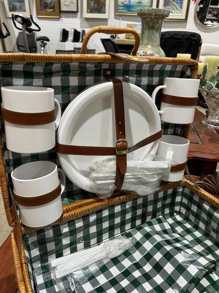 Vintage Wicker Picnic Basket