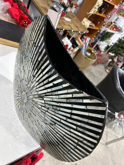 Elegant lacquerware Vase - Crescent Moon