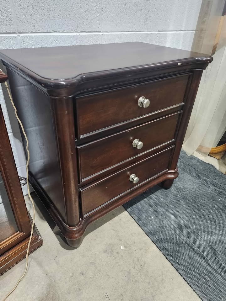 Large Cherry 3-Drawer Nightstand