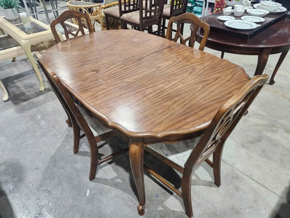 French Provincial Dining Table/Chairs