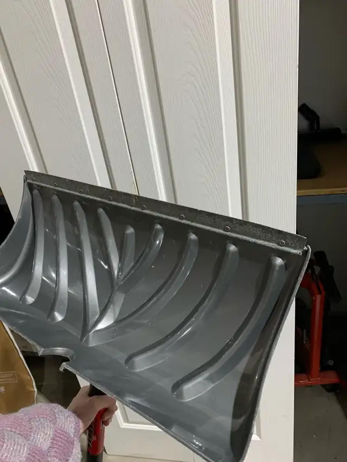 Suncast Steelcore Pusher