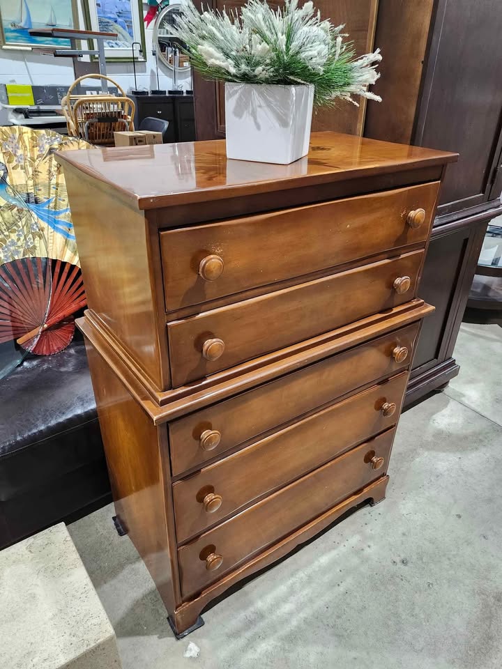 Vintage Kroehler Dresser