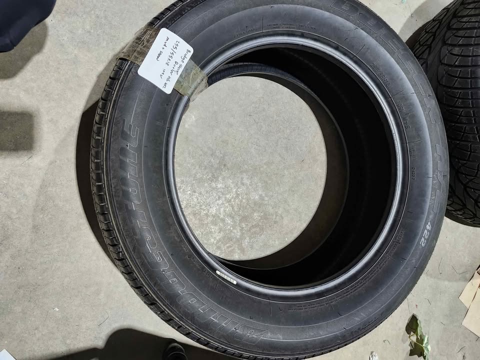 Nouveau pneu Bridgestone Dueler H/L 422 boue/neige – Pneu seulement