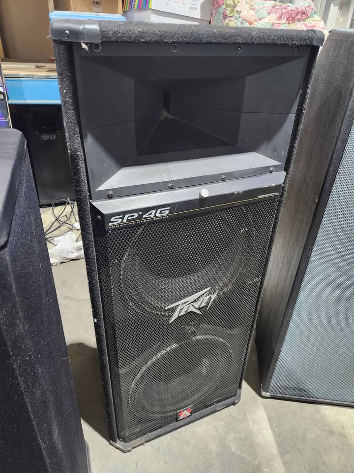 2 Large Peavy/Ampeg Speakers