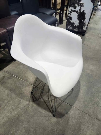 Eiffel Moulded White/Chrome Chair