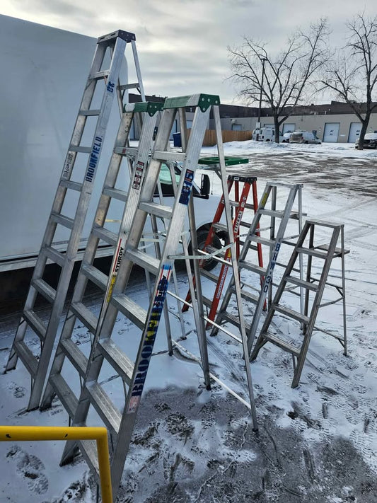Sturdy Fiberglass 6ft Ladder