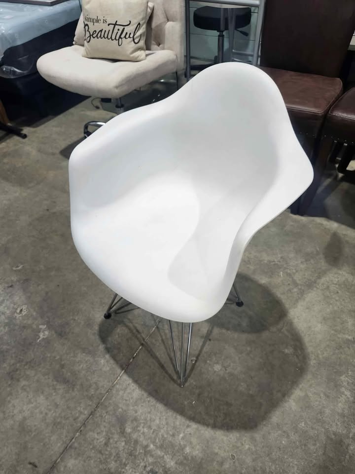 Eiffel Moulded White/Chrome Chair