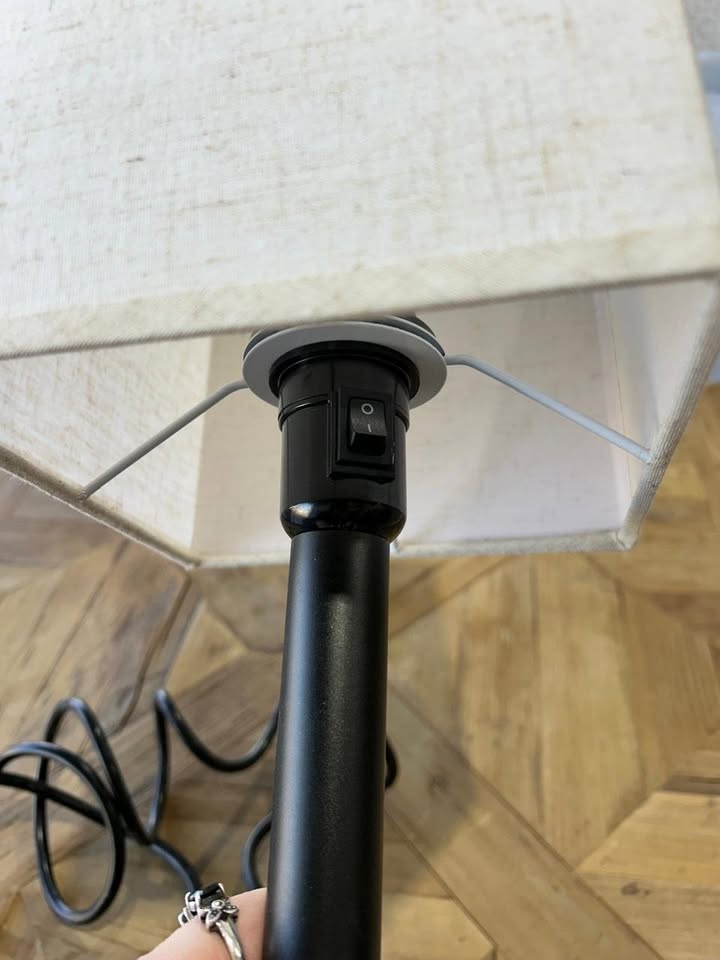 Smart Table Lamp - 4 USB ports and Power Outlets