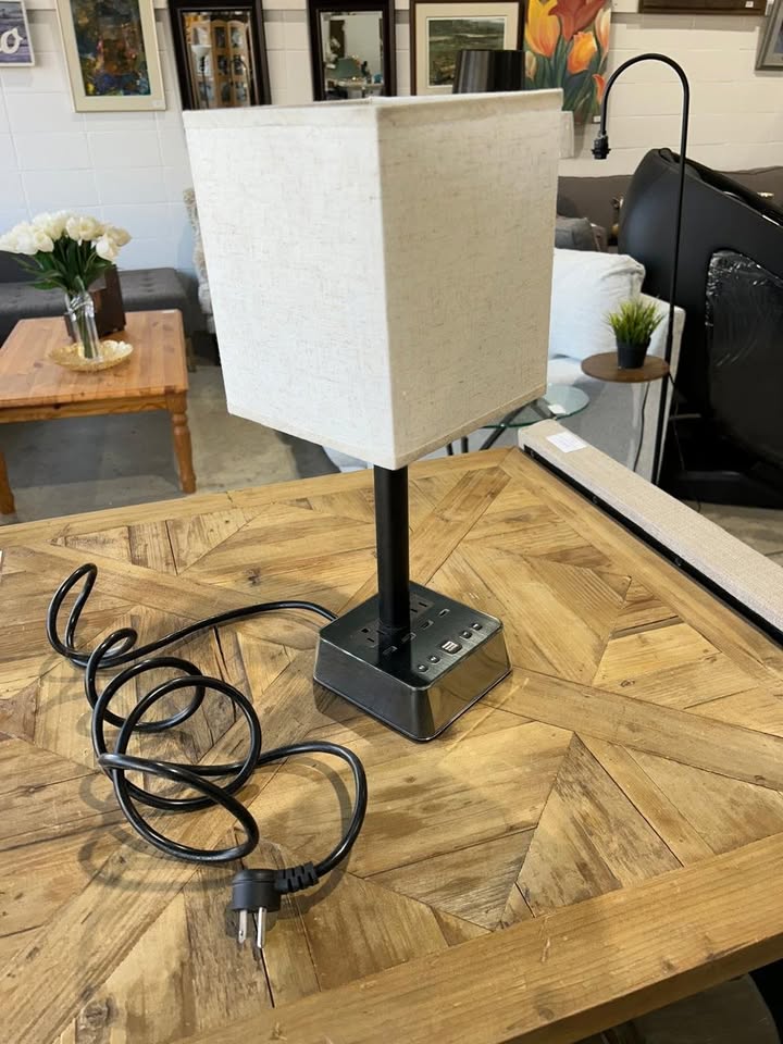 Smart Table Lamp - 4 USB ports and Power Outlets