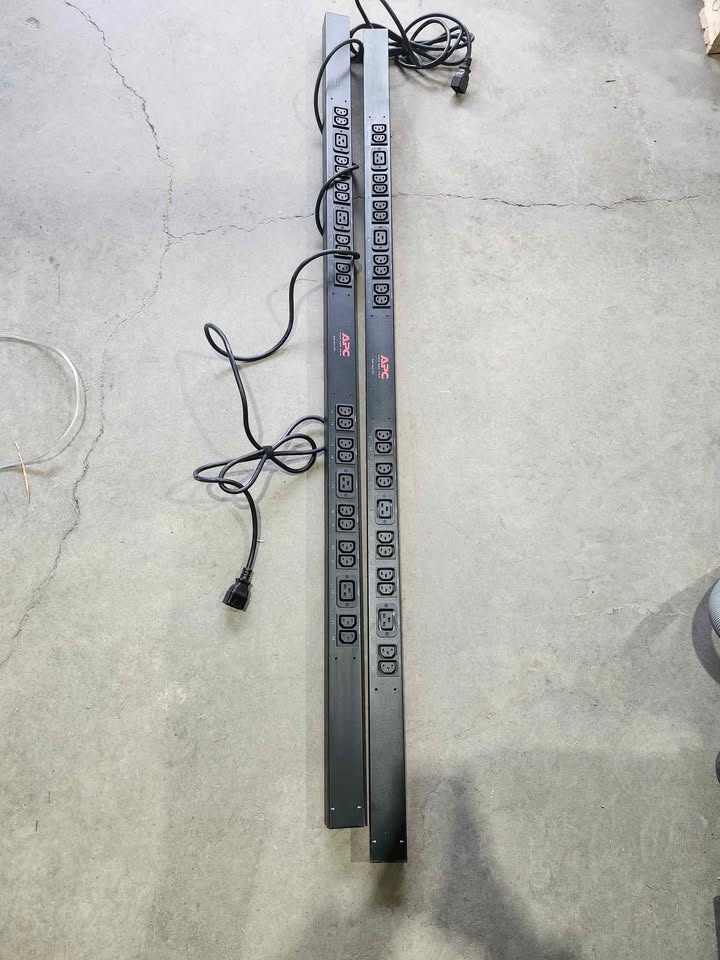APC AP7552 Basic Rack PDU power distribution unit (PDU) 24 AC outlet - 2 Available