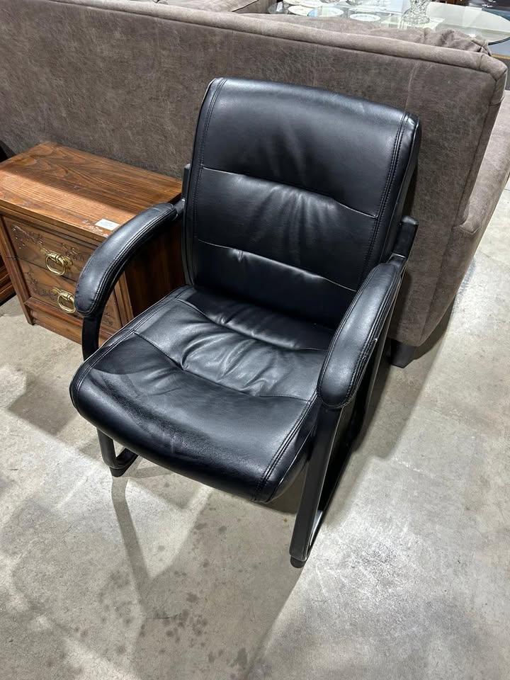 Black Bonded Leather Side Chair