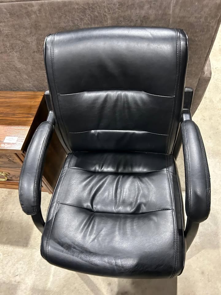 Black Bonded Leather Side Chair