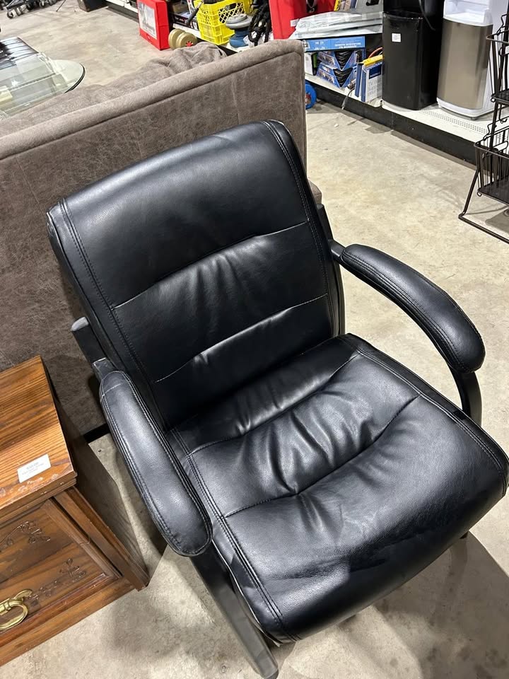 Black Bonded Leather Side Chair