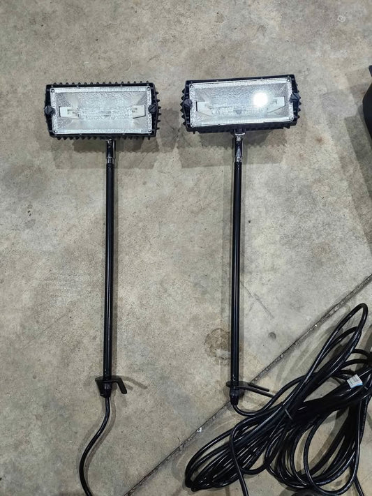 2x 200w Halogen lights with Stands