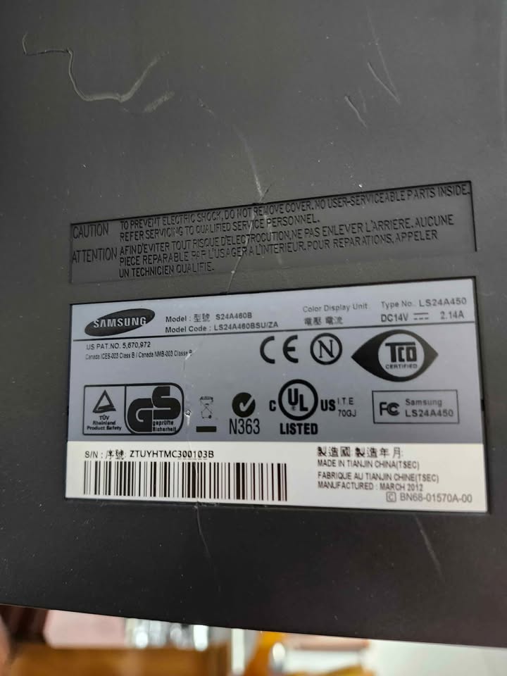 Moniteur LED Samsung SyncMaster S24A460B 24 pouces – Pied réglable