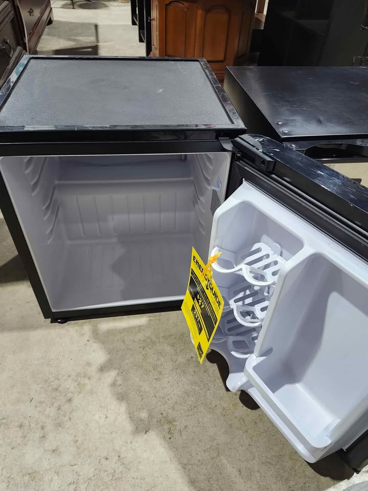 Compact Mini Fridge 1.7cu.ft - Danby & Stakol