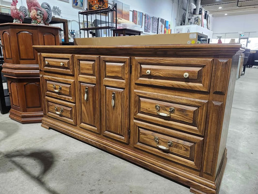 Vintage Kroehler 9-Drawer Dresser