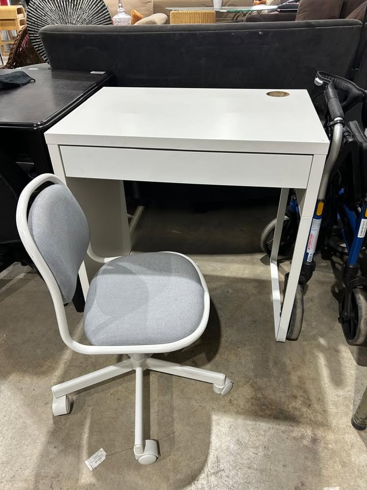 IKEA MICKE white desk + chair