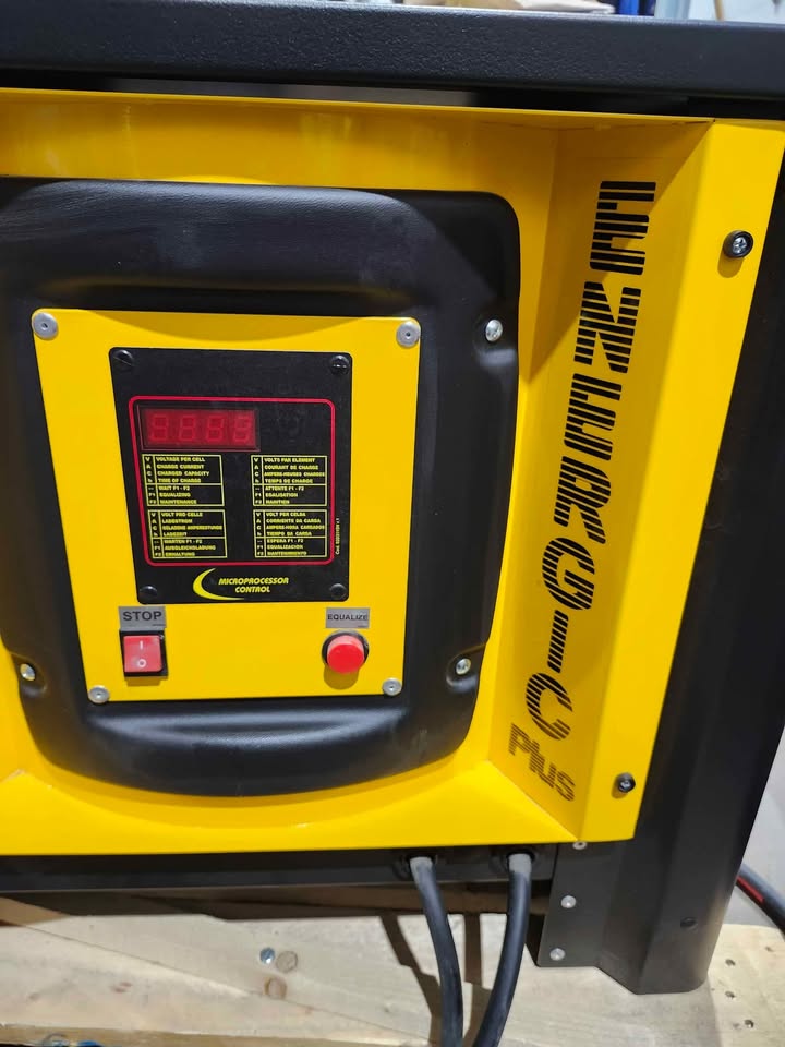 TST-D Series Digital 48v 100A 3-Phase Battery Charger (550AH)