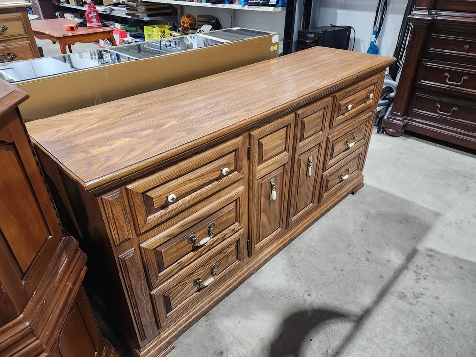 Vintage Kroehler 9-Drawer Dresser