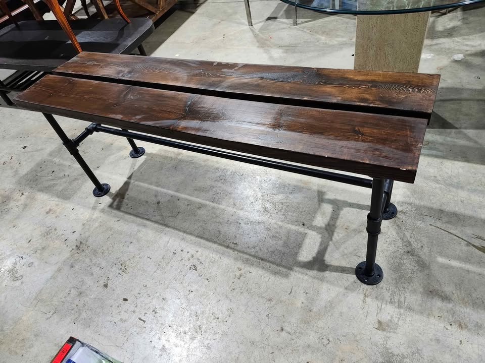 Rustic Reclaimed Wooden Bench with Industrial Pipe Legs