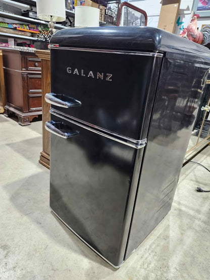 Galanz Retro Compact Mini Fridge with Freezer - 3.1 Cu.Ft