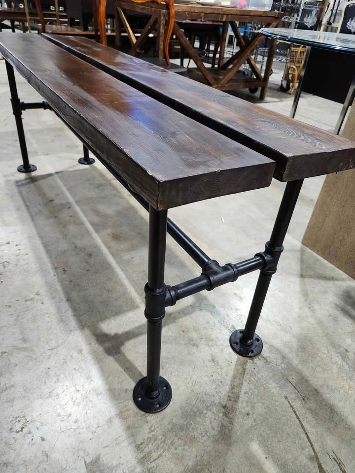 Rustic Reclaimed Wooden Bench with Industrial Pipe Legs