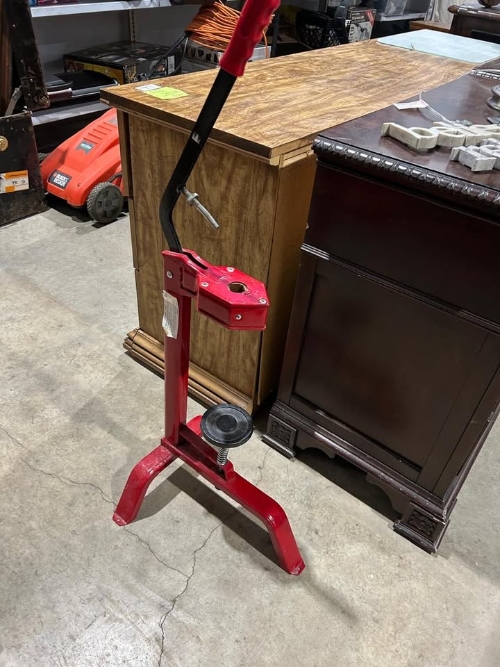 Manual Floor-Standing Wine Bottle Corker – Made in Portugal