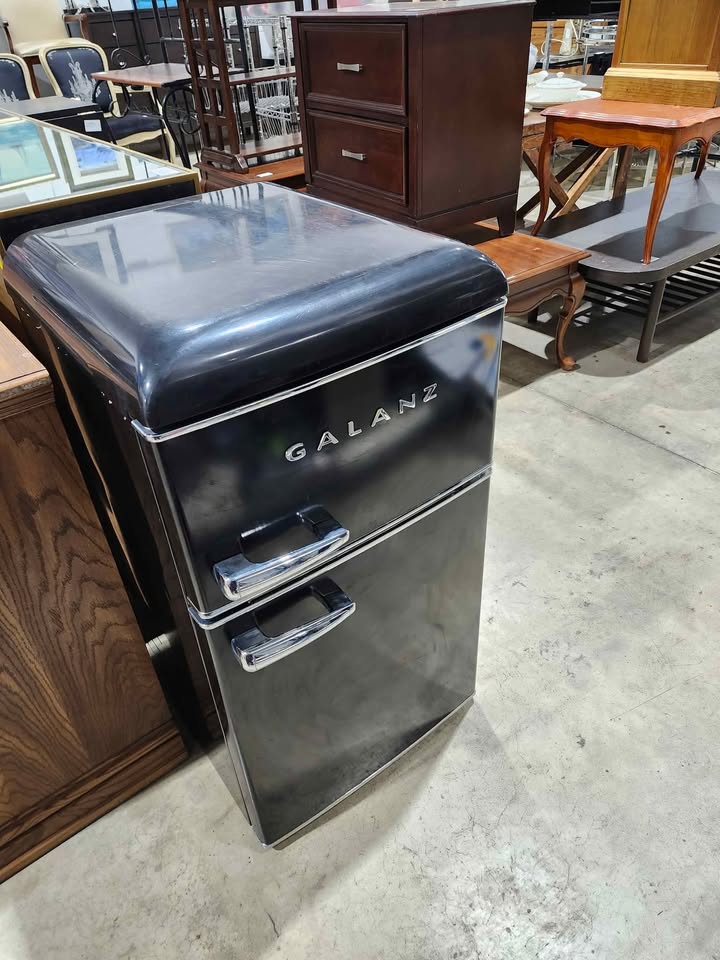 Galanz Retro Compact Mini Fridge with Freezer - 3.1 Cu.Ft