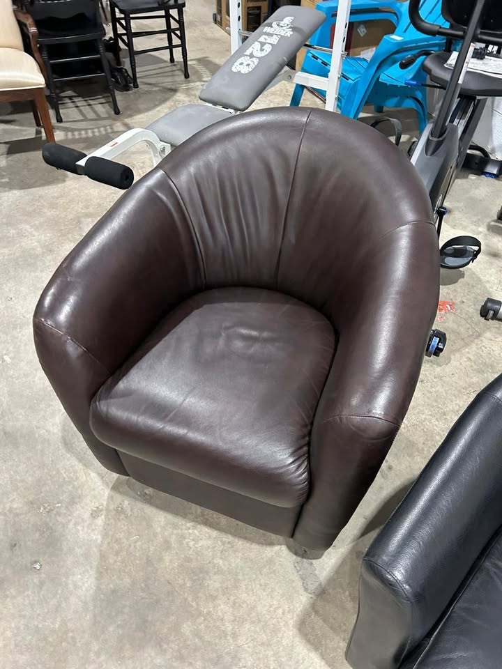 Italsofa Brown Leather Swivel Chair