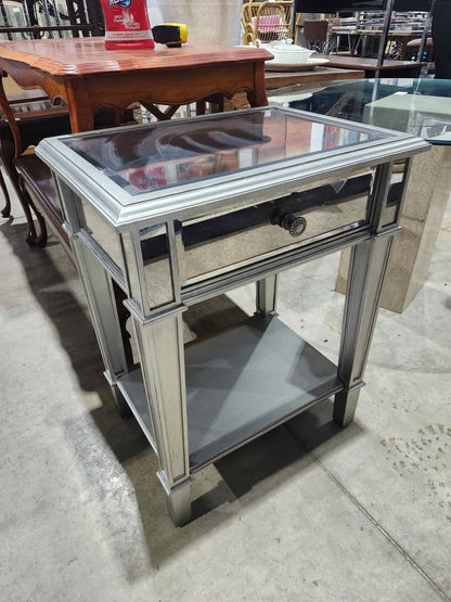 Jah 1 - Drawer Nightstand in Silver with Clear Mirror