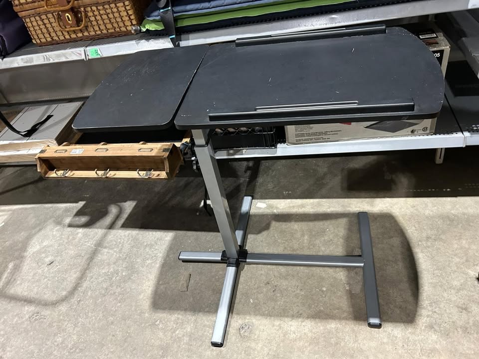 Adjustable laptop desk