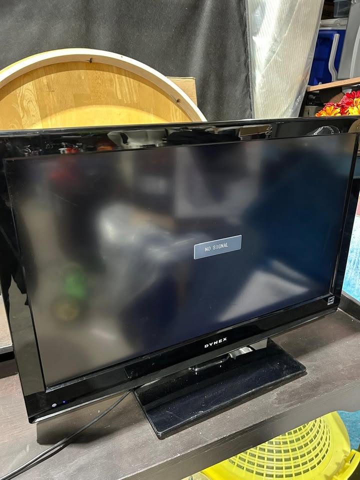 Dynex 32" LCD TV