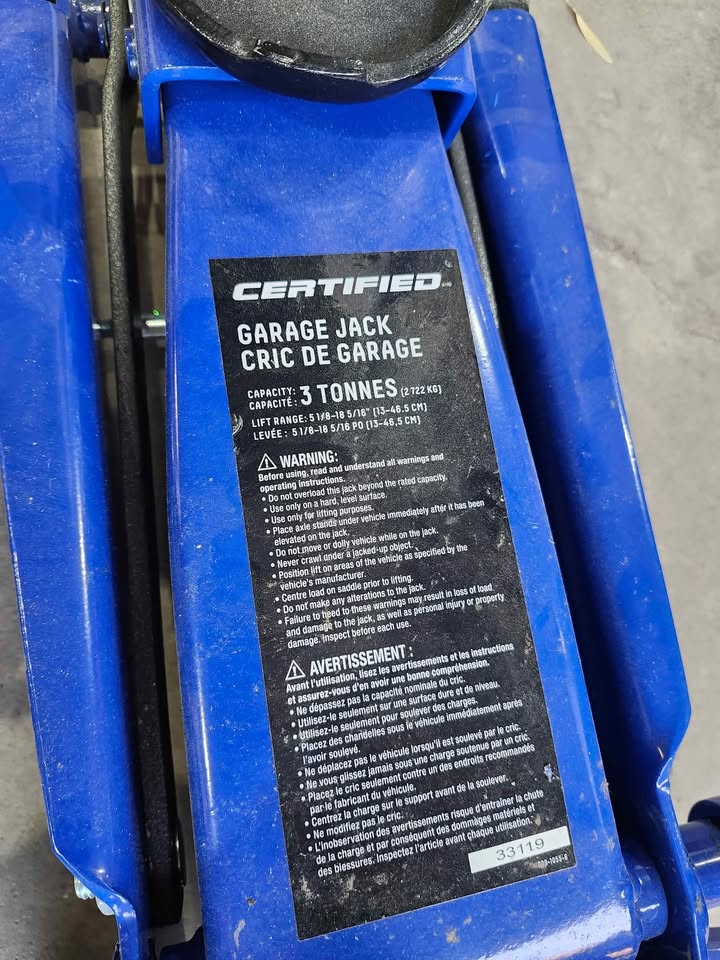 Certified 3-Tonne Axel Stands (2) & Garage Jack