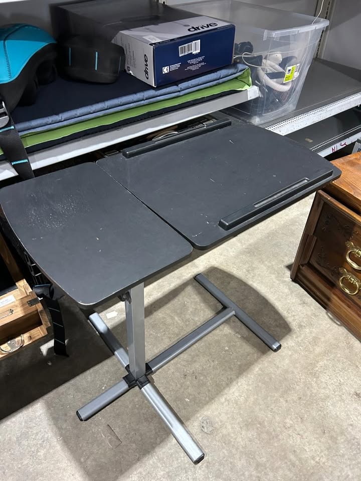 Adjustable laptop desk