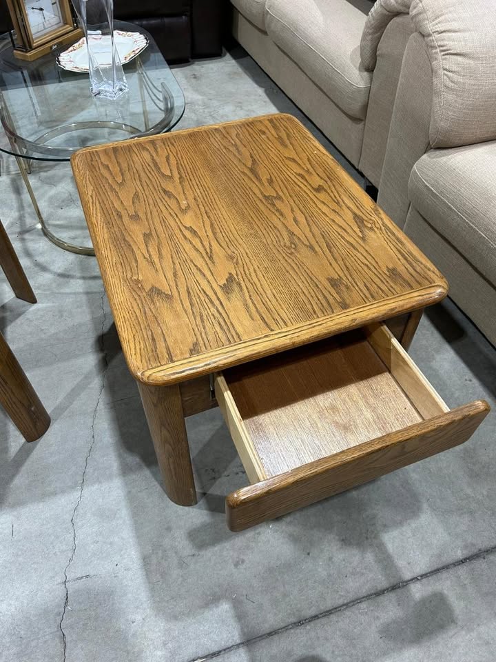 Huppe - Oak Side/End Table with drawer