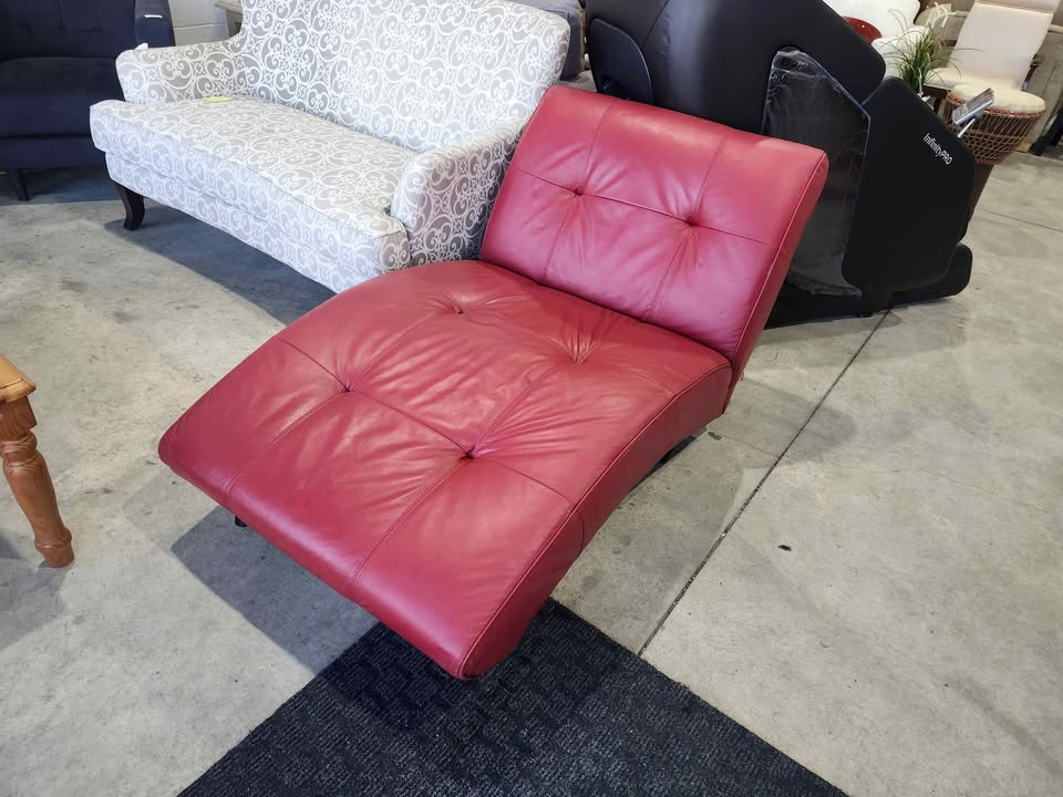 EQ3 Modern Leather Chaise Lounge - Red