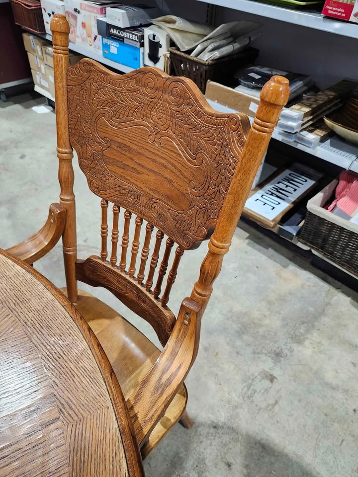 Solid Vintage Wooden Extendable Dining Table with 7 Chairs